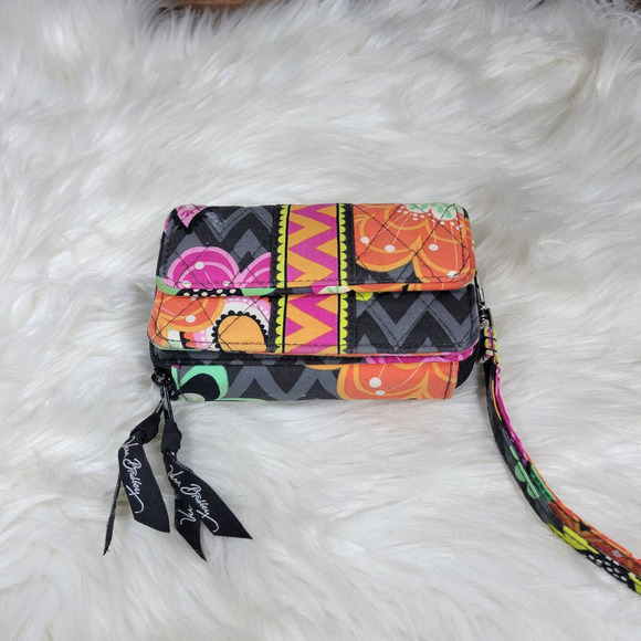 Vera Bradley Ziggy Zinnia All-In-One Wallet Clutch - Picture 1 of 7